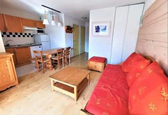 Appartement au pied des Pyr  n  es has Balcony rooms