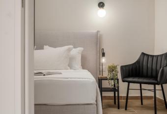 jacuzzi apartment has rooms with a private hot tub