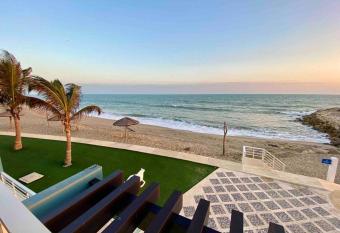 Ocean View Apartment in Playas has rooms with a private hot tub