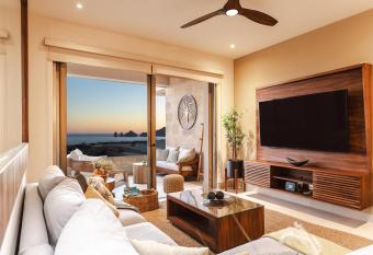 Luxury Oceanview Apartment has Balcony rooms