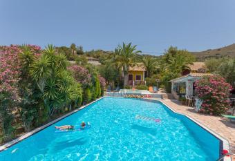 Garden of Eden has Balcony rooms