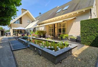 Guest Room Utrecht has Balcony rooms