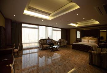 Songdo Central Park Hotel has rooms with a private hot tub