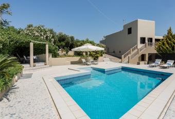Knossos Palace Secluded Villa has Balcony rooms