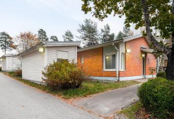 Rauhallinen rivitalon p    ty has Balcony rooms