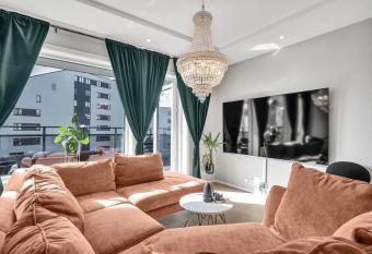   kern/Premium 3-roms + Garasje has Balcony rooms