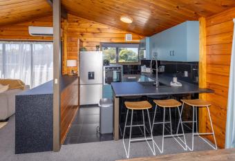 Handy to Hospital. has Balcony rooms