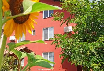 Guest House Sunflowers has Balcony rooms