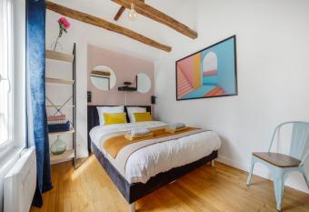 Lovely apt near Paris/Stade de France allows 18 year olds to book a room