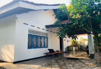 Buddha s house in the middle of a garden oasis has Balcony rooms