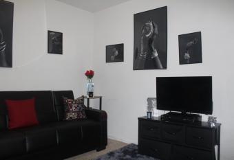 Paradise Delight (Whole Apt) has Balcony rooms