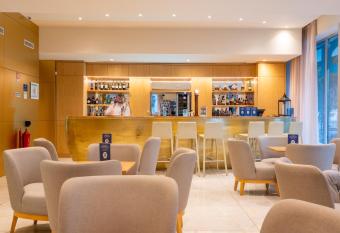 Smy Lisboa allows 18 year olds to book a room