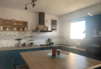 Maison a   tages bord de mer has rooms with a private hot tub