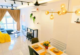 Kulai Apartment 3BR-5BR near IOI, Aeon and Senai Airport has Balcony rooms