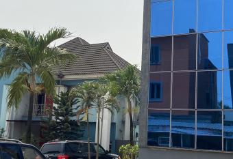 Hilcreste Hotel & Suite allows 18 year olds to book a room