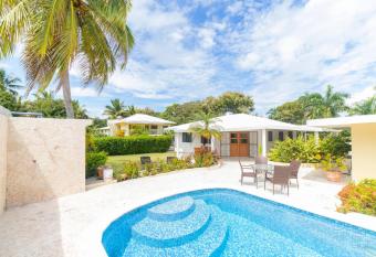 Casati Family House, Great Pool Garden has rooms with a private hot tub