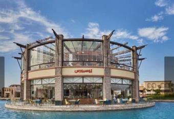        has rooms with a private hot tub