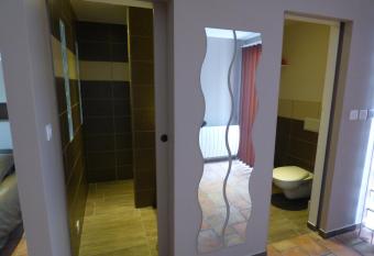 La Chambre de l Olivier allows 18 year olds to book a room