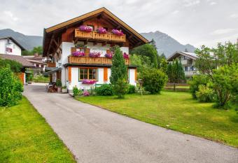 Ferienwohnung Waxenstein has Balcony rooms