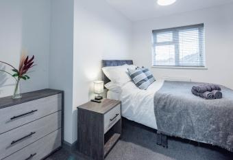 High End Double Room with Own Bathroom Facilities allows 18 year olds to book a room