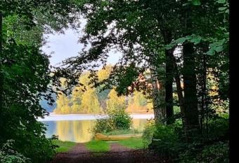Tv   rum och k  k i huset V  stbo. has Balcony rooms