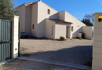 LES JARDINS D ORANGE has Balcony rooms