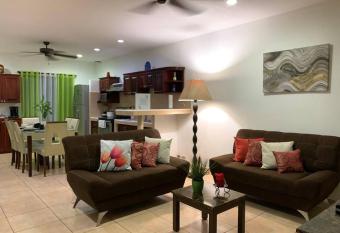 Casa Suiza     Schweizer Haus has Balcony rooms