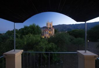 Las Nubes Apart allows 18 year olds to book a room