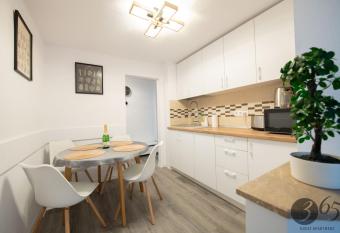 365 Guest Apartment has Balcony rooms