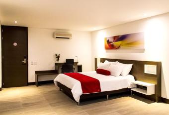 Hotel Loyds allows 18 year olds to book a room