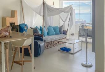 Radazul Seafront Marina 9 has Balcony rooms