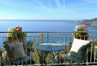 Simo s HoMe has Balcony rooms