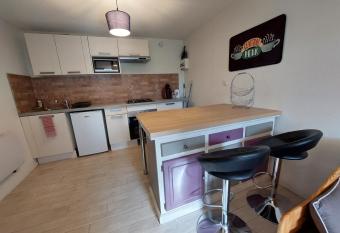 CONFORTABLE STUDIO 37M2 NETFLIX CANAL+... has Balcony rooms