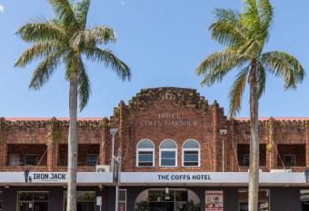 Coffs Harbour Hotel has Balcony rooms