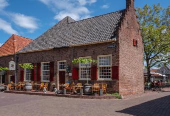 Herberg de Gouden Leeuw allows 18 year olds to book a room