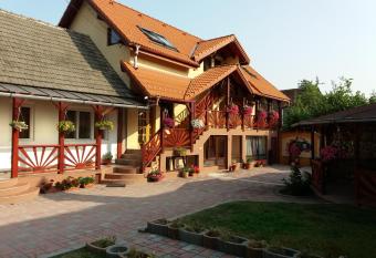 Casa Lenke has Balcony rooms