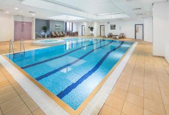 Crowne Plaza Chester, an IHG Hotel allows 18 year olds to book a room