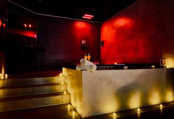 Les secrets d Eros - DAX allows 18 year olds to book a room