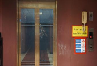 Bangkok Travel Suites Hotel allows 18 year olds to book a room