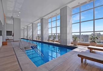 Piscina aquecida Vista Rom  ntica Estacionamento allows 18 year olds to book a room