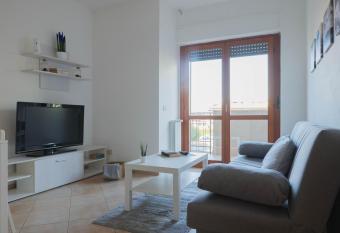 [Casa Ghandi] 20 min da Roma + Box Auto + Wi-Fi + Self Check-In has Balcony rooms
