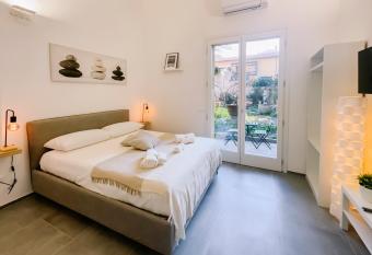 [Centro Storico] Spina White House allows 18 year olds to book a room