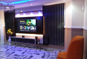 IMSMART Luxury Homes has Smoking/Balcony rooms