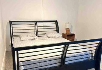 6 bedsroom 3 baths beach shopping Carolina Puerto Rico by Rentalspr has rooms with a private hot tub