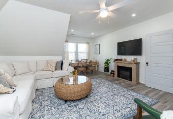 Loft on Capital - Ideally located to Distilleries allows 18 year olds to book a room