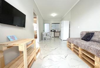 Itajuba: ao lado de diversos com  rcios has Balcony rooms