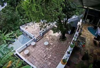 JohnArthur s has Balcony rooms