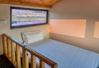 Pitaara Cottage has Balcony rooms
