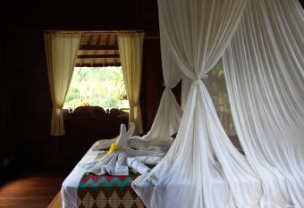 Pondok Tepi Sungai has Balcony rooms