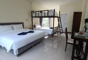 Khao Sok Family Room House has Balcony rooms